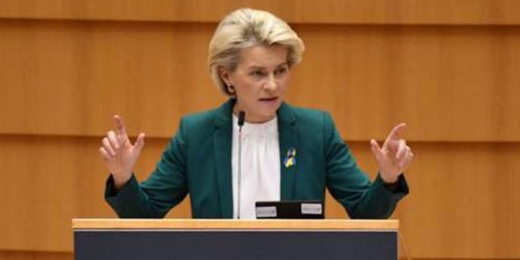 Von der Leyen: "Hukukun ve silahların üstünlüğü arasında bir savaş"
