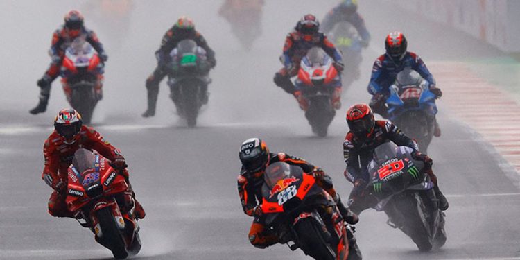 Yağmur altındaki yarışı Miguel Oliveira kazandı