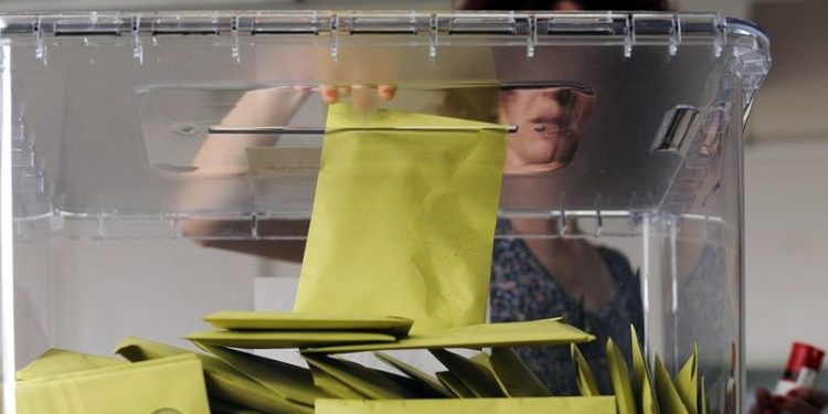 Yeni seçim kanunuyla hedef 'Z kuşağını' engellemek mi?