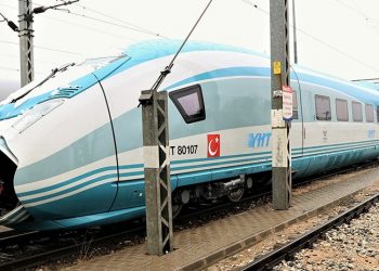 Yoğun kar yağışı nedeni ile YHT sefer sayısı artırıldı