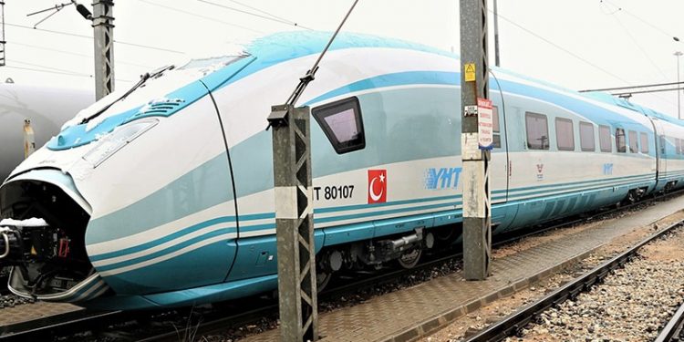 Yoğun kar yağışı nedeni ile YHT sefer sayısı artırıldı