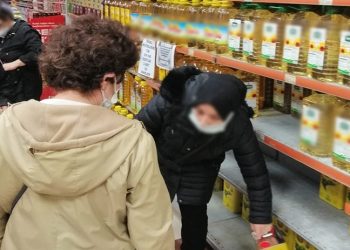 Yurttaşın gündemi yağ oldu: Marketlerde 5 litrelik ayçiçeği yağı tükendi