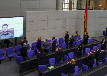 Zelenski, Alman Parlamentosu'nda Reagan'a atıfta bulundu: Sayın Başbakan Scholz, bu duvarı yok edin