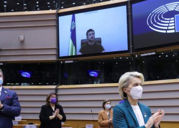 Zelenski, Avrupa Parlamentosu'na seslendi: Rusya çocukları hedef alıyor; AB bizimle olduğunu kanıtlamalıdır