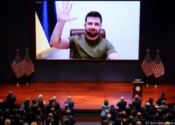 Zelenskiy ABD Kongresi’nden uçuşa yasak bölge talep etti