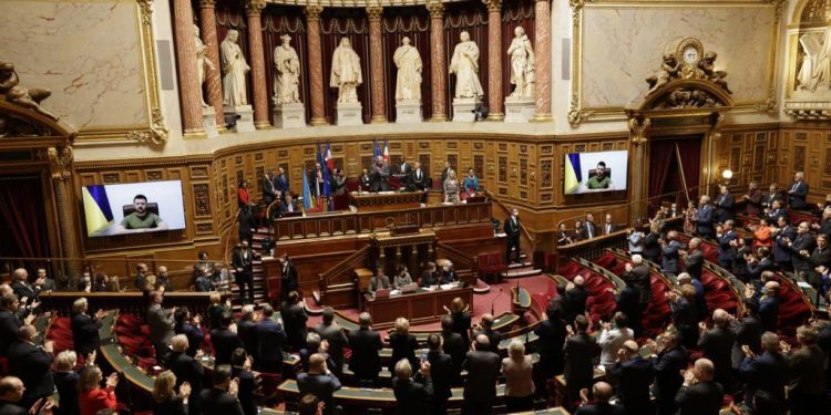 Zelenskiy Fransız vekillere hitap etti: Bu savaşa son vermek için Fransa’nın liderliğini bekliyoruz