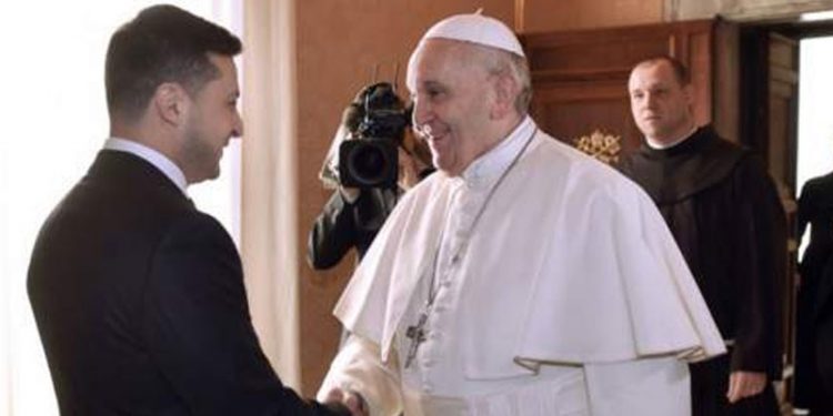 Zelenskiy, Papa’yı Ukrayna’ya davet etti, arabuluculuk çağrısı yaptı
