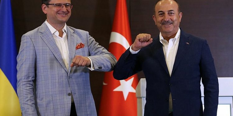Çavuşoğlu ile Kuleba buluştu: ‘Garantör ülke’ açıklaması