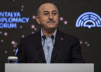 &Ccedil;avuşoğlu'ndan Mariupol'de camiye sığınan T&uuml;rklerle ilgili a&ccedil;ıklama