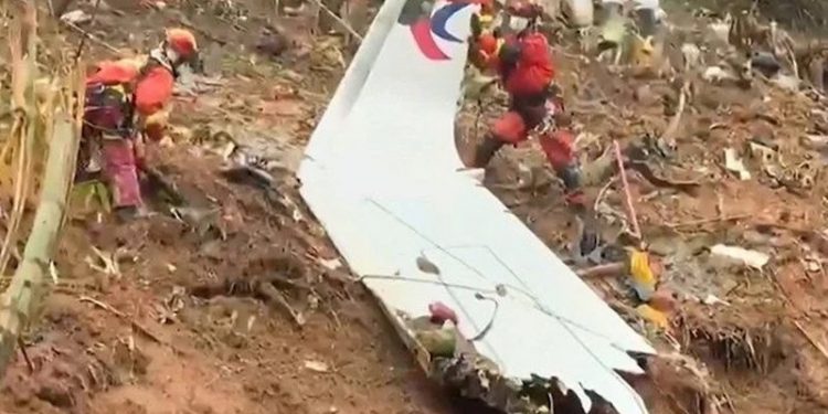 Çin'de düşen yolcu uçağındaki 132 kişinin öldüğü kesinleşti