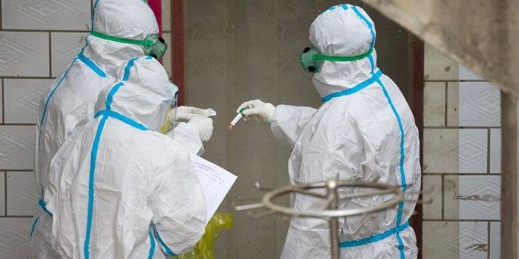 Çin'de son 24 saatte 1366, Hong Kong'da 13 bin 74 Covid-19 vakası tespit edildi