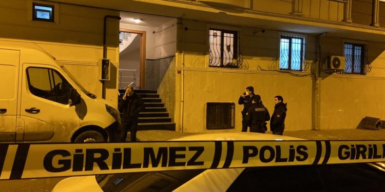 Önce komşusunu sonra eşini öldürdü, ardından canına kıydı