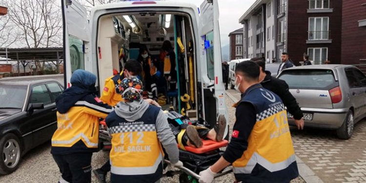 Önce köpeği saldırdı, sonra sahibi silahla yaraladı