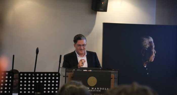 Ünlü sanatçı Neill Soloman, Esma Uludağ için şarkı besteledi