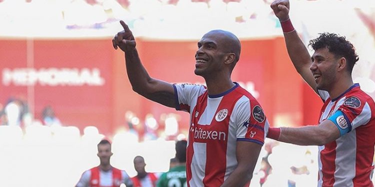 Üç haftadır puan kaybetmeyen Antalyaspor, yenilmezlik serisini 8 maça çıkardı