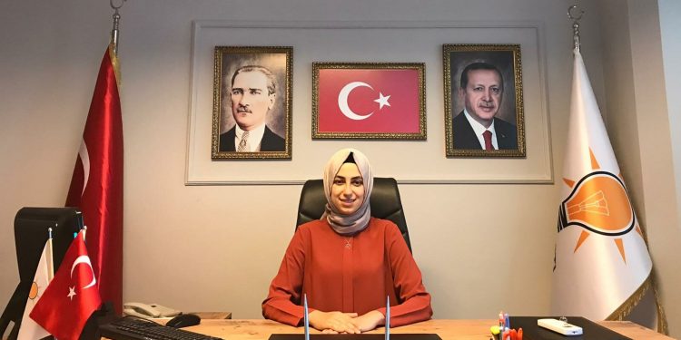 İBB Meclis Üyesi Amine Cansu Kaba AKP’den istifa etti