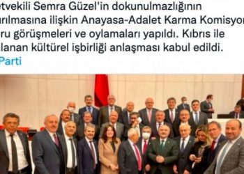 İYİ Parti'li vekillerden kaldırılan dokunulmazlık ardından hatıra fotoğrafı