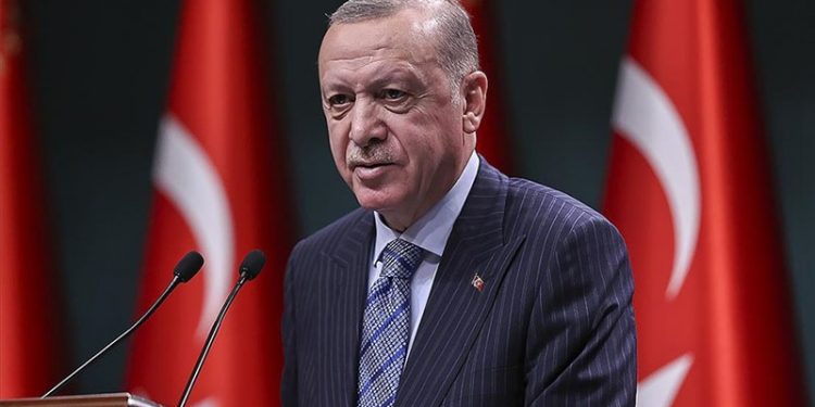 İddia: 20 yıldır iktidarda olan Erdoğan’a AKP’li milletvekilleri ‘bürokrasi’yi şikayet etti