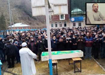 İhraç öğretmenin tabutu musalla taşı yerine sıraya kondu! Ders verdiği okulda cenaze namazı kılındı