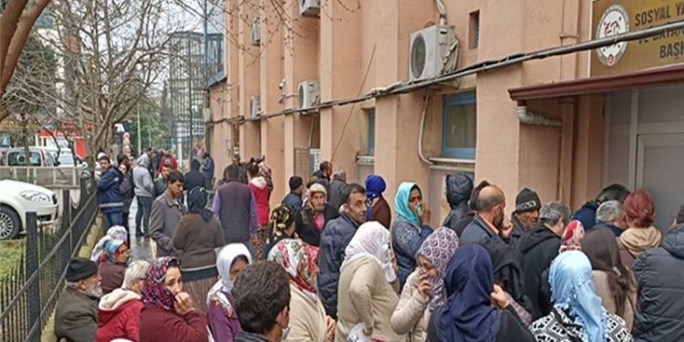 İki buçuk ayda 1 milyon yurttaş sosyal yardım için başvurdu