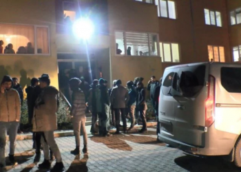 İki çocuğu ile eşini öldürüp yaşamına son verdi