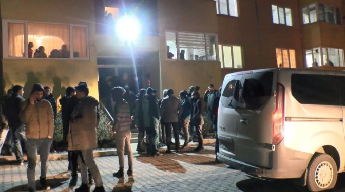 İki çocuğu ile eşini öldürüp yaşamına son verdi