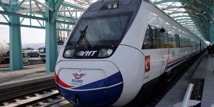 İngiltere, Ankara-İzmir hızlı tren projesine 2.1 milyar euro kredi sağlayacak