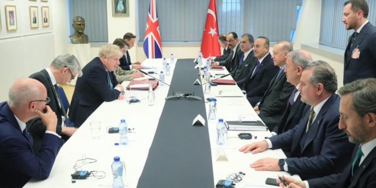 İngiltere Başbakanı Johnson'dan 'Bayraktar TB2' açıklaması: Türkiye'nin Ukrayna'ya yaptığı en önemli katkılardan biri