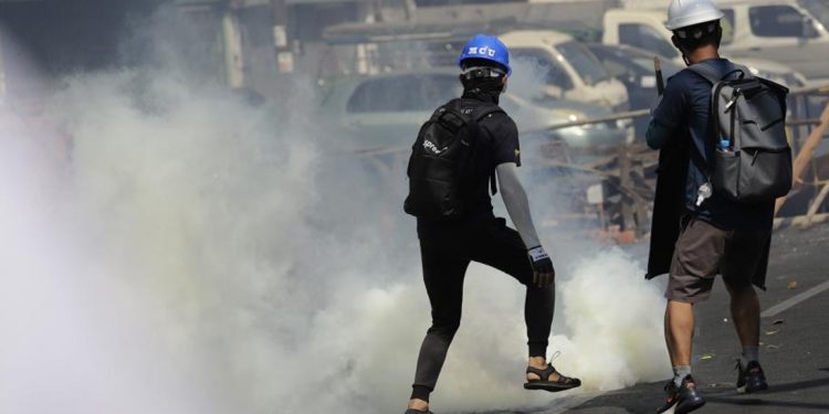 İngiltere, Myanmar ordusuyla bağlantılı 2 kişi ve 3 şirkete yaptırım kararı aldı