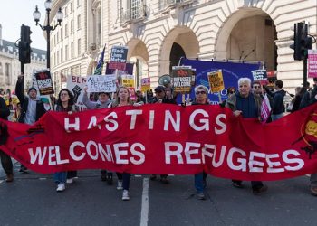 İngiltere ve Fransa’da halk ırkçılığa karşı sokağa indi