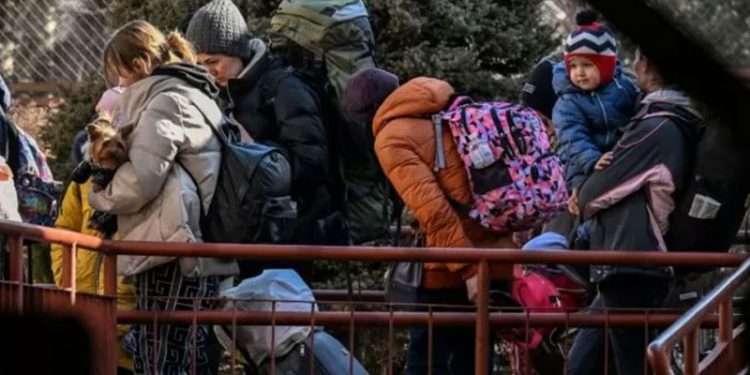 İngiltere'de Ukraynalı mültecilere evlerini açanlara ayda 350 sterlin verilecek