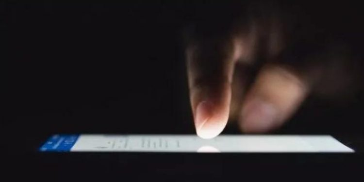 İngiltere'de pandemide ek gelir için seks işçiliği yapanların çalıntı görsellerle başı dertte