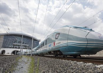 İngiltere'den Ankara-İzmir hızlı tren hattı için kredi