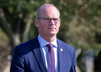 İrlanda Dışişleri Bakanı 'g&uuml;venlik' ihbarı gelince toplantıyı apar topar terk etti