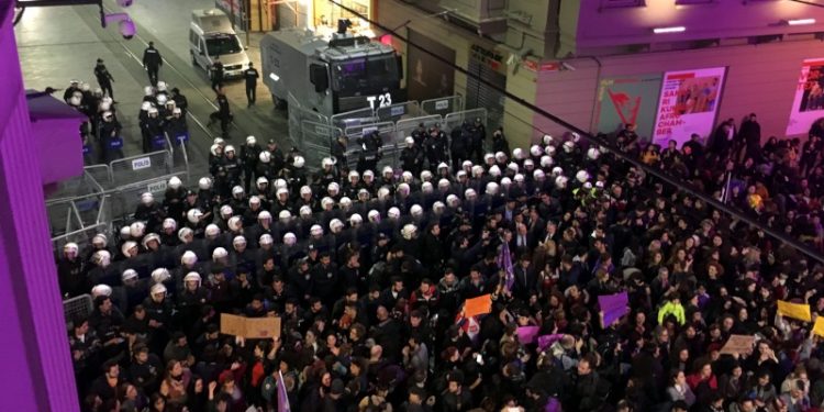 İstanbul Valiliği: 8 Mart'ta Beyoğlu'ndaki yürüyüşe müsaade edilmeyecek