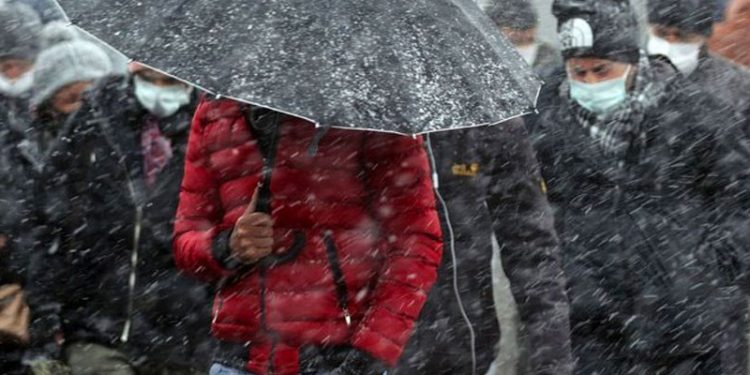 İstanbul'da kar alarmı; Meteoroloji, AFAD ve İstanbul Valiliği'nden peş peşe uyarılar geldi