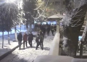 İstanbul’da kartopu savaşı 6 kişinin yaralandığı silahlı kavgaya dönüştü