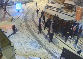 İstanbul’da kartopu savaşı silahlı kavgaya dönüştü: 6 yaralı