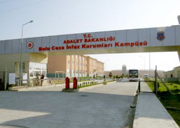 İstihbarat polisleri, cezaevlerinde cirit atıyor!