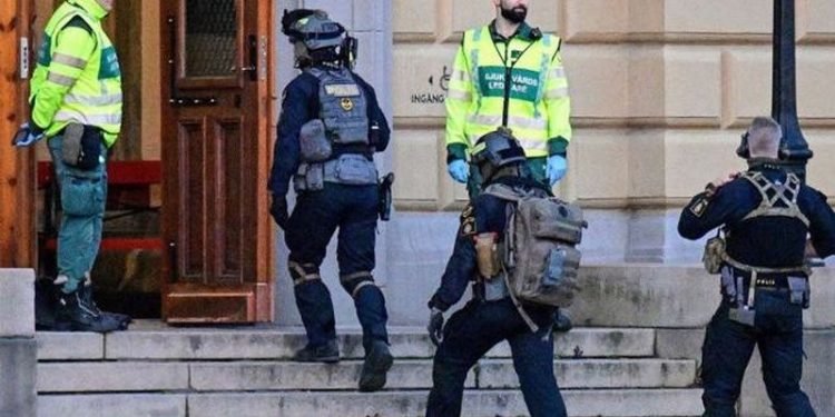 İsveç'te liseye silahlı saldırı: 2 ölü