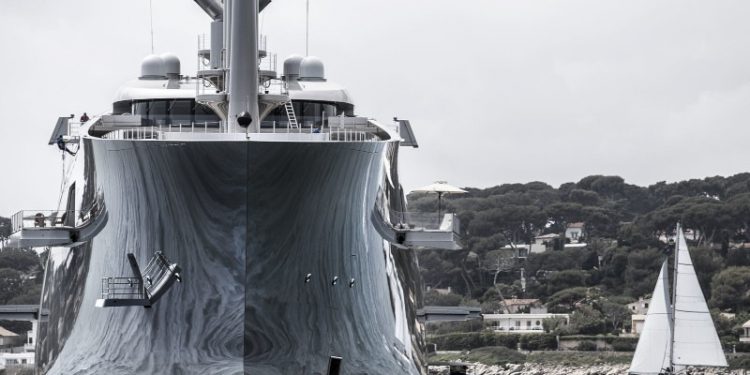 İtalya'da Rus milyardere ait dünyanın en büyük yelkenlisine el konuldu