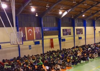 İzmir'de 666 düzensiz göçmen yakalandı.