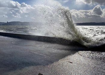 İzmir'de kuvvetli rüzgâr ve fırtına uyarısı