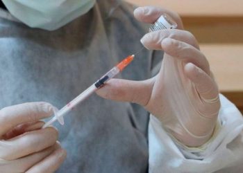 İzmir'de sahte aşı kartı düzenleyen hemşirenin 241 yıla kadar hapsi istendi