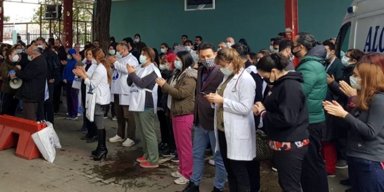 İzmir'de sağlık teknikerine bıçaklı, hemşireye sözlü saldırı