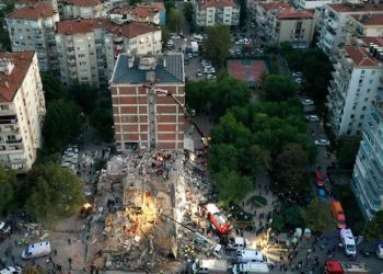 İzmirli depremzedelerin mağduriyetlerini çözmek için yapılan toplantıya sadece CHP katıldı