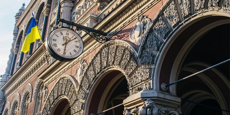 İşgal altındaki Ukrayna'da Merkez Bankası faiz kararını erteledi