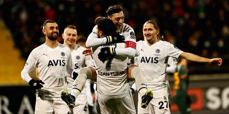 İşte Mesut Özil ve Ozan Tufan'ın kadro dışı kalmasının perde arkası