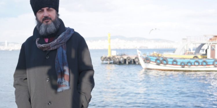 Şarkıcı Çelik, Zafer Partisi'ne katıldı