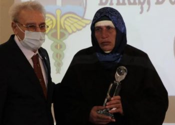 ‘Barış, Dostluk ve Demokrasi Ödülü’ Emine Şenyaşar’a verildi